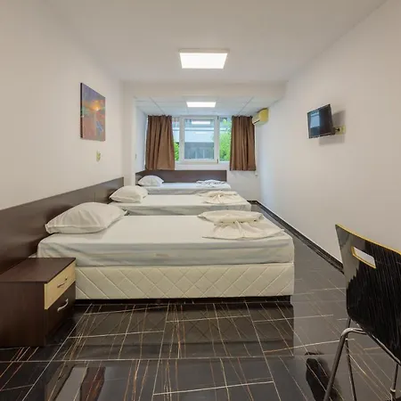 за гости пиротска 39 * Burgasz