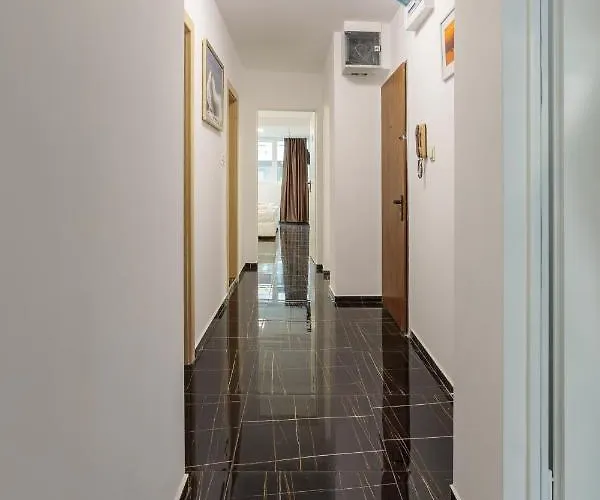 за гости пиротска 39 * Burgasz