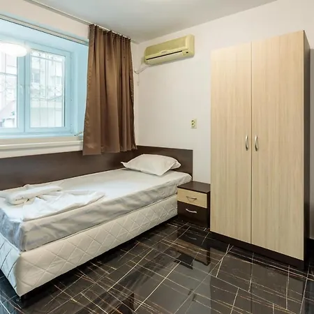 за гости пиротска 39 Homestay Burgas