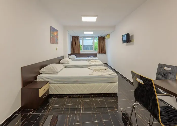 за гости пиротска 39 * Бургас